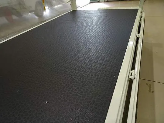 ダイナ 1.35t 4WD FJL Wタイヤ 垂直P/G付 未使用車