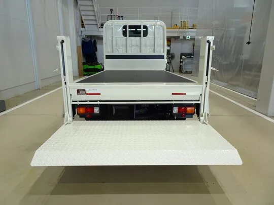 ダイナ 1.35t 4WD FJL Wタイヤ 垂直P/G付 未使用車