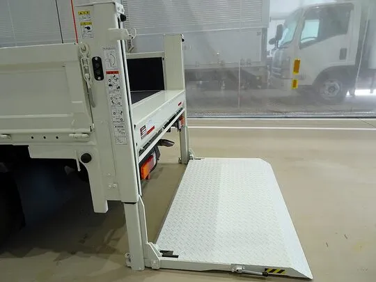 ダイナ 1.35t 4WD FJL Wタイヤ 垂直P/G付 未使用車