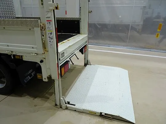 エルフ 2t FFL 標準 Wキャブ/垂直PG付 総重量5t未満