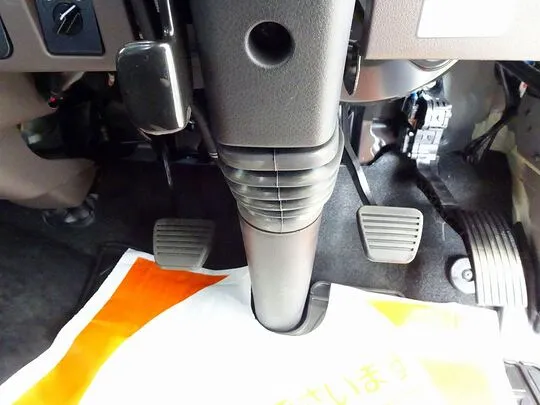 キャンター 2t 全低床 標準 Wキャブ/垂直PG付 未使用車