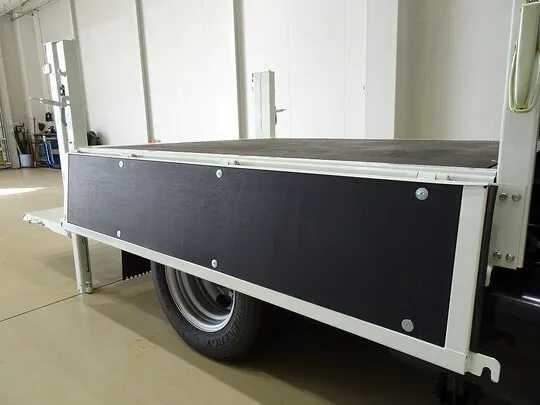 キャンター 2t 全低床 標準 Wキャブ/垂直PG付 未使用車