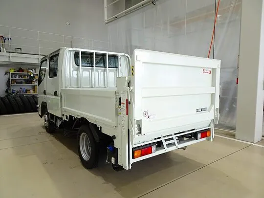 キャンター 2t 全低床 標準 Wキャブ/垂直PG付 未使用車