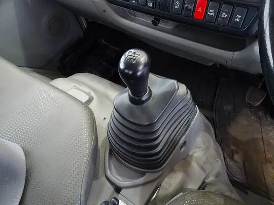 デュトロ 3t 4WD FJL 標準ロング タダノ4段クレーン付