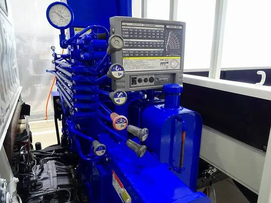 デュトロ 3t 4WD FJL 標準ロング タダノ4段クレーン付