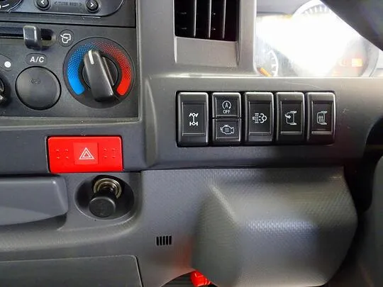 エルフ 1.5t 4WD FFL Sタイヤ 平ボデー