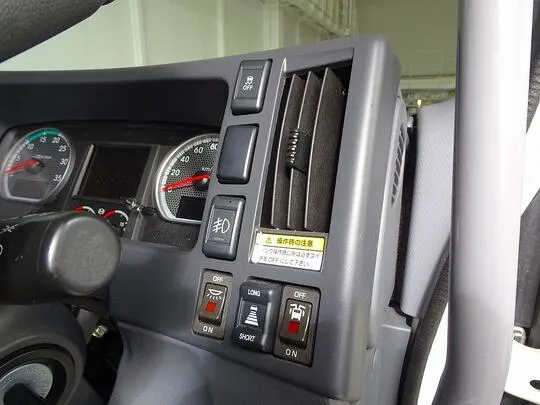 フォワード 2.7t ワイドベッド付 アルミウイング リアエアサス 210ps