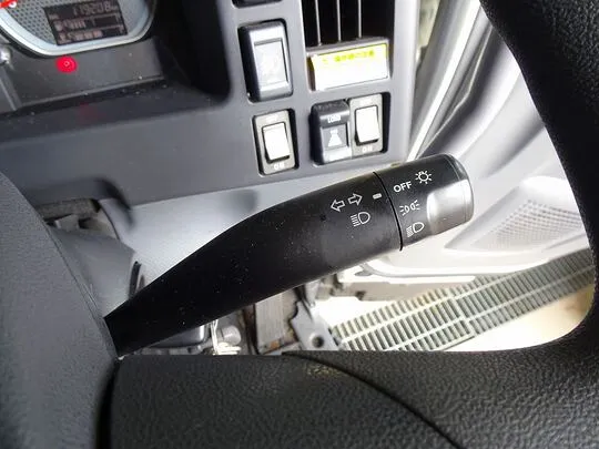 フォワード 2.7t ワイドベッド付 アルミウイング リアエアサス 210ps