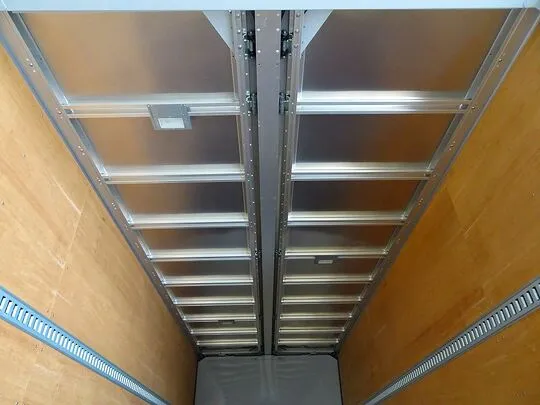 フォワード 2.7t ワイドベッド付 アルミウイング リアエアサス 210ps