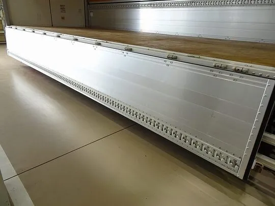 フォワード 2.7t ワイドベッド付 アルミウイング リアエアサス 210ps