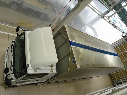 フォワード 2.7t ワイドベッド付 アルミウイング リアエアサス 210ps