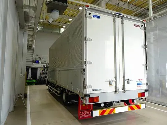 フォワード 2.7t ワイドベッド付 アルミウイング リアエアサス 210ps