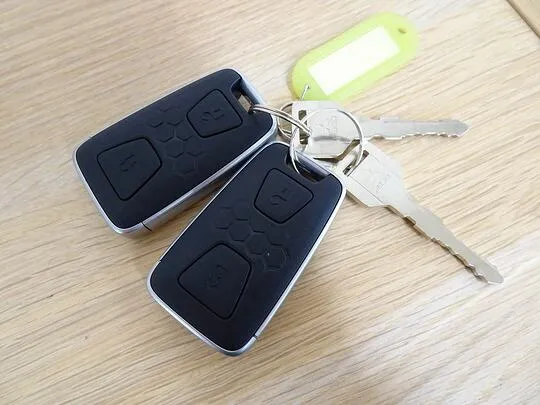 キャンター 2t 全低床 標準 Wキャブ/垂直PG付 未使用車