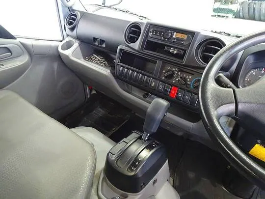 デュトロ 2t FJL 標準 平ボデー