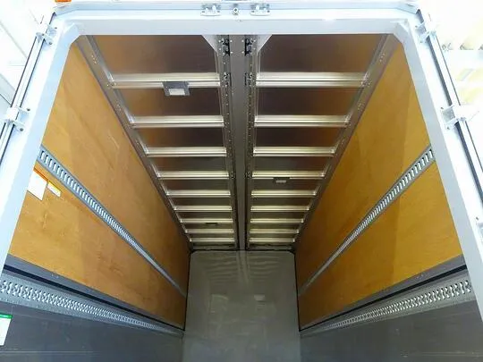 フォワード 2.7t ワイドベッド付 アルミウイング リアエアサス 210ps