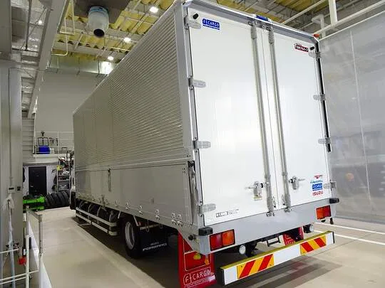 フォワード 2.7t ワイドベッド付 アルミウイング リアエアサス 210ps