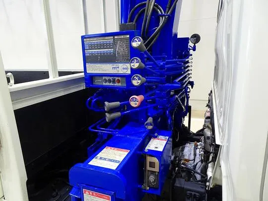 【年次点検済】デュトロ 2t 4WD FJL 標準セミロング タダノ4段クレーン付