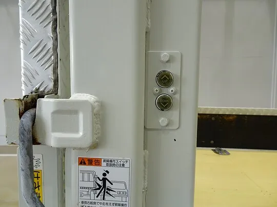 エルフ 2t FFL 標準 Wキャブ/垂直PG付 総重量5t未満