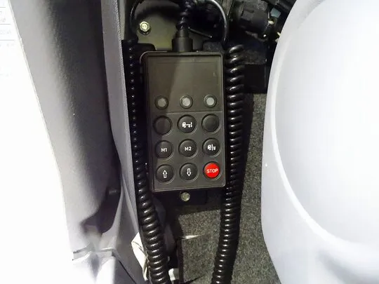 フォワード 3.75t 標準ベッドレス アルミブロック 平ボデー リアエアサス 210ps