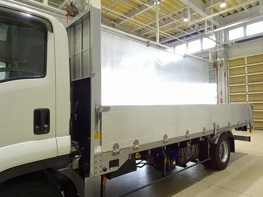 フォワード 3.75t 標準ベッドレス アルミブロック 平ボデー リアエアサス 210ps