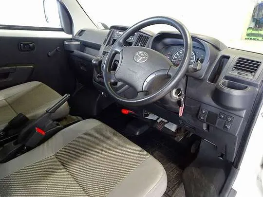 タウンエーストラック DX 0.75t 4WD Sタイヤ 平ボデー ガソリン