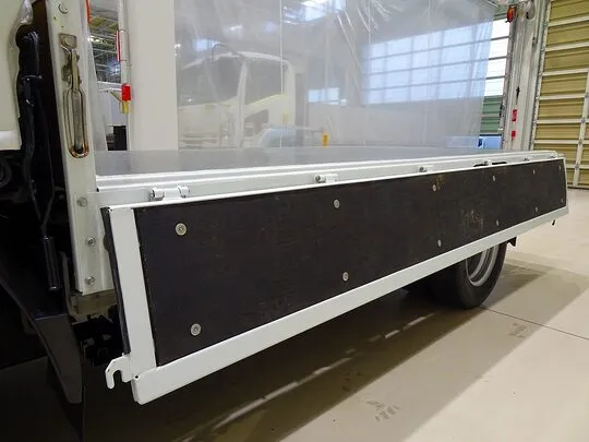 エルフ 2t FFL 標準 平ボデー 総重量5t未満