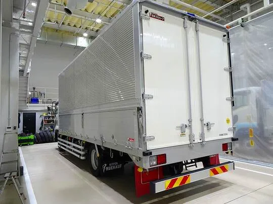 フォワード 7.3t 増トン ワイドベッド付 アルミウイング リアエアサス 240ps