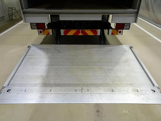 フォワード 2.25t ワイドベッド付 アルミウイング マルチゲート付 リアエアサス 240ps