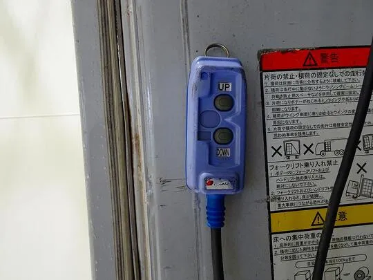 フォワード 2.25t ワイドベッド付 アルミウイング マルチゲート付 リアエアサス 240ps