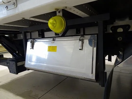 フォワード 2.25t ワイドベッド付 アルミウイング マルチゲート付 リアエアサス 240ps