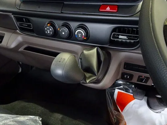 キャンター 3t 4No. 全低床 垂直P/G付 未使用車