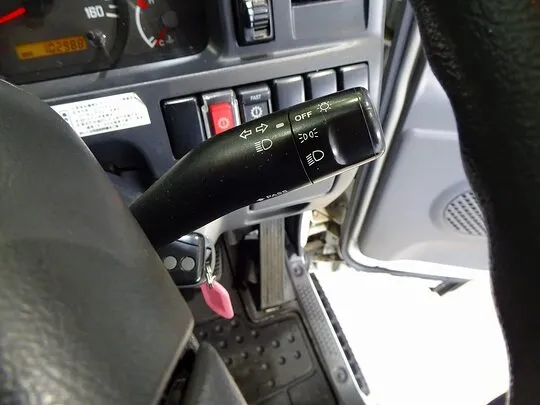 エルフ 1.5t 4WD FFL Sタイヤ 平ボデー