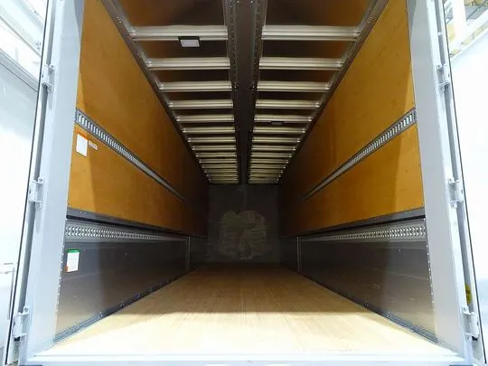 ギガ 14.6t 3軸 2デフ アルミウイング リアエアサス 380ps