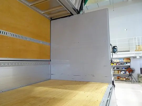 ギガ 14.6t 3軸 2デフ アルミウイング リアエアサス 380ps