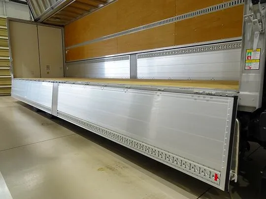 ギガ 14.6t 3軸 2デフ アルミウイング リアエアサス 380ps