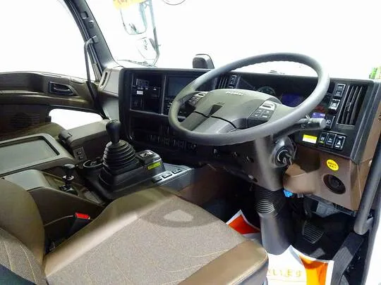 ギガ 14.6t 3軸 2デフ アルミウイング リアエアサス 380ps