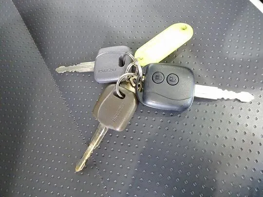 エルフ 1.75t FL 標準 Wキャブ 総重量5t未満