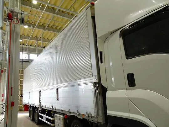 ギガ 13.5t 4軸 アルミウイング リアエアサス 380ps