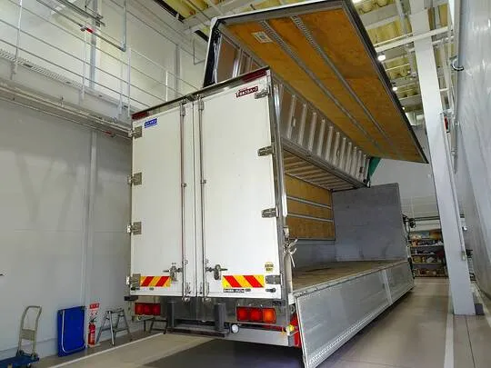 ギガ 13.5t 4軸 アルミウイング リアエアサス 380ps