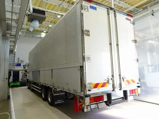 ギガ 13.5t 4軸 アルミウイング リアエアサス 380ps