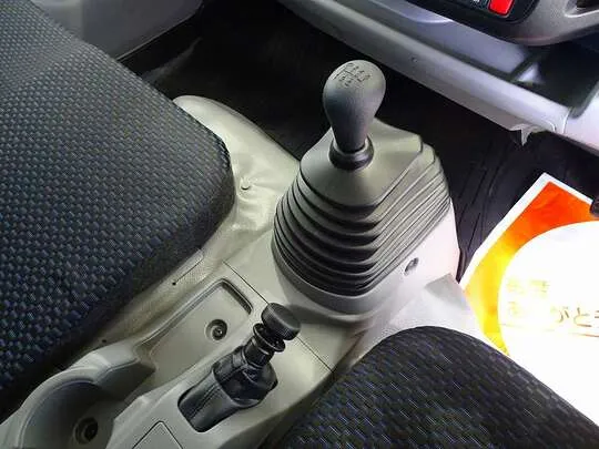 デュトロ 3.5t FJL ワイドロング 2段折れ式垂直P/G付 未使用車