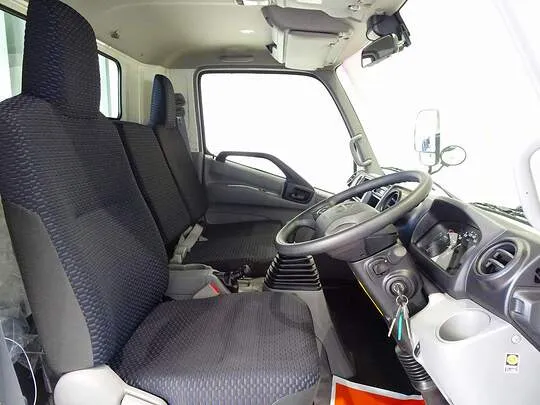 デュトロ 3.5t FJL ワイドロング 2段折れ式垂直P/G付 未使用車