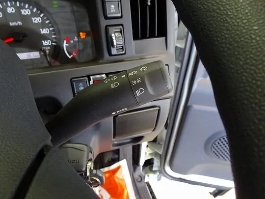 エルフ 1.55t 4WD FFL Wタイヤ 平ボデー 未使用車