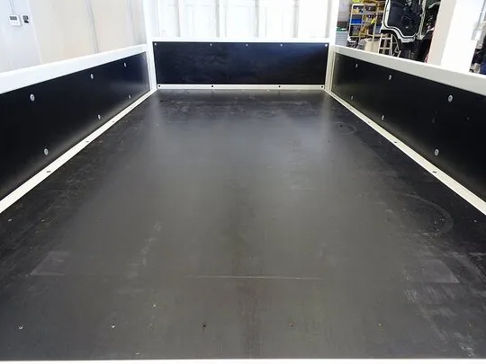 エルフ 1.55t 4WD FFL Wタイヤ 平ボデー 未使用車