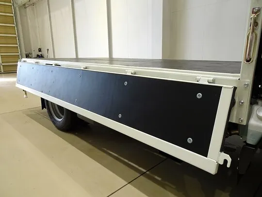 エルフ 1.55t 4WD FFL Wタイヤ 平ボデー 未使用車