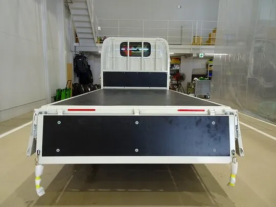 エルフ 1.55t 4WD FFL Wタイヤ 平ボデー 未使用車