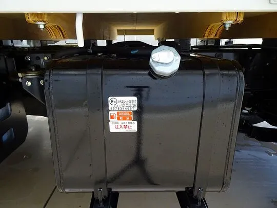 エルフ 1.55t 4WD FFL Wタイヤ 平ボデー 未使用車