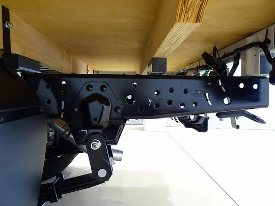 エルフ 1.55t 4WD FFL Wタイヤ 平ボデー 未使用車