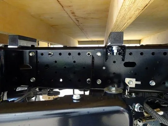 エルフ 1.55t 4WD FFL Wタイヤ 平ボデー 未使用車