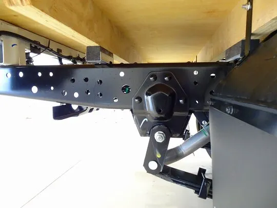 エルフ 1.55t 4WD FFL Wタイヤ 平ボデー 未使用車